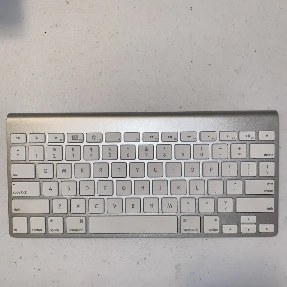 Apple Wireless Keyboard White & Silver A1314 Working